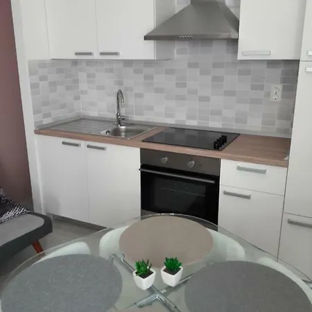 New Dany With Parking For Two Apartman