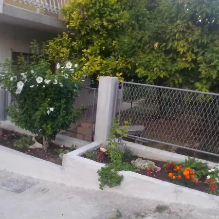 New Dany With Parking For Two