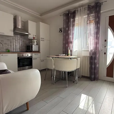 New Dany With Parking For Two Appartement Split